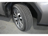 タイヤサイズは235/50R19
