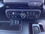 運転席・助手席にはシートヒーター付き。寒い冬には嬉しい機能です!