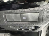 上向きライトで対向車が来ると自動で下向きにしてくれる便利な機能です