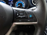 プロパイロットは高速道路の運転で、アクセル、ブレーキ、ハンドルの操作をクルマがアシスト。ドライバーの負担を軽減します。