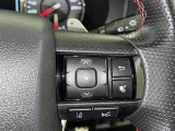ステアリングスイッチ付き。前方から目を離すことなく操作することが可能です。