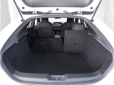 【シートアレンジ】多彩なシートアレンジができるので人を乗せたり荷物を載せたり自由自在。アナタ好みのシートアレンジをお楽しみ下さい。
