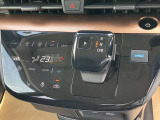 タッチパネル式オートエアコンなのでパネル周辺のお手入れもラクラク。
