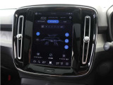先進のエアピュリファイヤー(PM2.5センサー付)は、車内に侵入する有害なPM2.5微粒子を最大80%除去。よりクリーンで健康的な空気で満たされたキャビンであなたとあなたの大切なゲストをお迎えします。