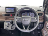 これぞ高級車といえる室内。全体のパネルの作りなど、普通のクルマとはレベルが違います。細かな装備にもこだわりが見えます。安全装備も高級レベルです。