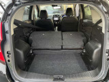 シートをすべて倒すとこんなに広々。たくさん荷物を積めます。これだけのスペースであればかなりの荷物が載せられます!