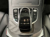 新しくなったセンターコンソールはスマートフォンを操作するような感覚でナビから車両の設定までが可能です。