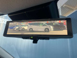 たくさん人や荷物を乗せてもクリアな視界を確保してくれるスマートルームミラー!