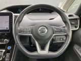 手元でナビの音量調整等が出来るのでナビの操作によるわき見運転を防止することが出来ます。