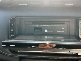 ナビのモニターパネルを開けるとご覧のようになります。音楽録音・CD/DVD再生・Bluetoothが可能です。