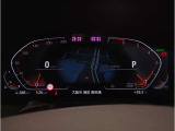 【メーターパネル(ナビパッケージ)】BMWライブコックピット10.25インチコントロールディスプレイはフルデジタルですメーターの中央にマップ表示も可能となります。視線の移動が少なくなり運転に集中する事が可能です