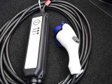 車載の家庭用200V充電ケーブルです。