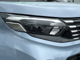 明るくて長寿命のLEDヘッドライト採用