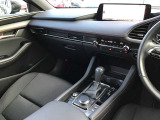 現在のMAZDA車はインパネ配置が視線の動きが少なくなるように設計レイアウトされています☆ひとつひとつの部品からMAZDAの安全に対するこだわりを感じる事が出来ます☆