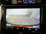 バックガイドモニターで、後方を確認しながら安心して駐車することができます。運転初心者も熟練者も必須の機能ですよ!