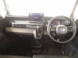 シンプルながら、機能性溢れるインパネ廻りです♪視界性も良く運転しやすいです♪各操作スイッチ類なども使いやすい位置に配置されています♪