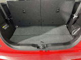 後席を倒さなくても荷室は確保されています