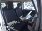 【清潔感のある運転席&助手席】隅々までクリーニングの行き届いた運転席&助手席。目立ったシミや汚れ等もございません。