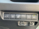 各種、多機能なスイッチが、運転席右側に配置されております。
