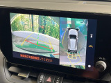 【パノラミックビューモニター】専用のカメラにより、上から見下ろしたような視点で360度クルマの周囲を確認することができます☆死角部分も確認しやすく、狭い場所での切り返しや駐車もスムーズに行えます。