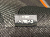 車両側方からの衝撃を緩和するSRSサイドエアバッグ(運転席/助手席)に加えて,SRSカーテンシールドエアバックも標準装備