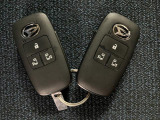 電子カードキーを携帯していれば、ドアハンドルやバックドアのリクエストスイッチを押すだけでドアの施錠・解錠が出来ます♪もちろん 遠隔操作も可能です!盗難防止のイモビライザー機能装備ですよ ☆