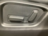 こちらのグレードは助手席にもパワーシートを装備しております!運転席同様お好みで調整が可能です!