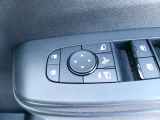 ドアミラーの鏡面の調節、格納は運転席からすべて操作できます!