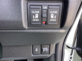 運転席、助手席にシートヒーターを装備(*^_^*)寒い日もポカポカ快適ですよ。