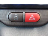 運転席から操作できる、助手席側パワードアスイッチです。挟み込み防止装置付なので小さなお子様にも安心です。