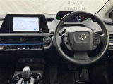 ステアリングスイッチにて走行中に視線を外すことなく、インフォメーションディスプレイやオーディオ操作ができます。視線移動が少ないので、快適で安全なドライビングに貢献します。