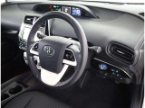 高いホールド性で運転姿勢が安定します。長距離ドライブでも疲れにくいのが魅力です。快適なドライビングライフをお送りください♪