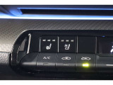 運転席と助手席には寒い日の肩や腰、冷えやすい下肢を温めてくれるシートヒーターが付いております!