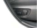 運転席パワーシート装備で快適なドライブをサポートします。