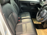 フィット感のあるシート。身体をしっかりと支えてくれるので、長時間の運転も快適にサポートしてくれます。