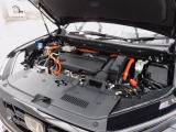 2モーターハイブリッドシステム・電気の力によるスムーズな走り出し、コーナーでのトルク感、澄みわたるエンジン音。