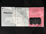 スマートキーは鍵をバッグに入れたままでもドアロックの開閉やエンジンのON・OFFができます。夜間や雨の日も鍵を探さなくて良いので便利です。