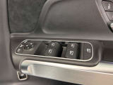 パワーシートの操作は、スイッチがシートの形状をしておりますので、ダイレクトに調節が可能でございます。