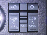 両側電動スライドドアを装備しております。