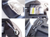 荷室床下や車載工具なども確認できます。