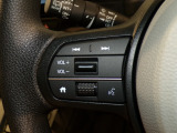 【ステアリングリモコン】ステアリングにオーディオ調節可能なスイッチが装備されていますので運転中でも視線をそらさずにオーディオの調節が可能です!