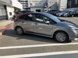 サイドから見ても素敵なデザインの軽自動車です!天井も高く室内空間も広く快適です☆