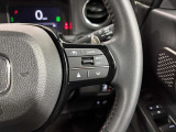 Hondaセンシングの機能のひとつ、アダプティブクルーズコントロール付!アクセルから足を離しても設定したスピードと前車との車間を保ち走行してくれます!車線維持もアシスト☆高速道路で疲労軽減ですね☆