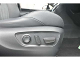 パワーシート搭載。微妙な調整が手軽にでき、ぴったりのポジションで運転することが可能です。