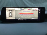 狭い場所での駐車やすれ違いなどでより的確な運転操作に役立つ360&deg;ビューモニターが装備されています。