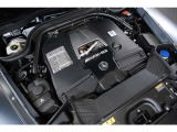 4.0L V型8気筒DOHCツインターボ、585ps/86.7kgm、全長&times;全幅&times;全高mm 4665&times;1985&times;1975mm、車両重量 2530kg