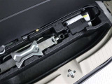 パンク修理キットが格納されています。