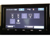CD・DVD・SDオーディオ・Bluetoothオーディオ再生可能。SDカードへの音楽録音も可能。フルセグTV視聴可能。