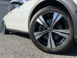 メルセデス・ベンツの定める厳しい基準をクリアしたお車のみをご案内させて頂きます。納車前整備はメーカー規定に基づき最大100項目にも及ぶ点検を熟練のメカニックによって行いご納車させて頂きます。