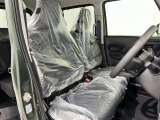 高いホールド性で運転姿勢が安定します。長距離ドライブでも疲れにくいのが魅力です。快適なドライビングライフをお送りください♪
